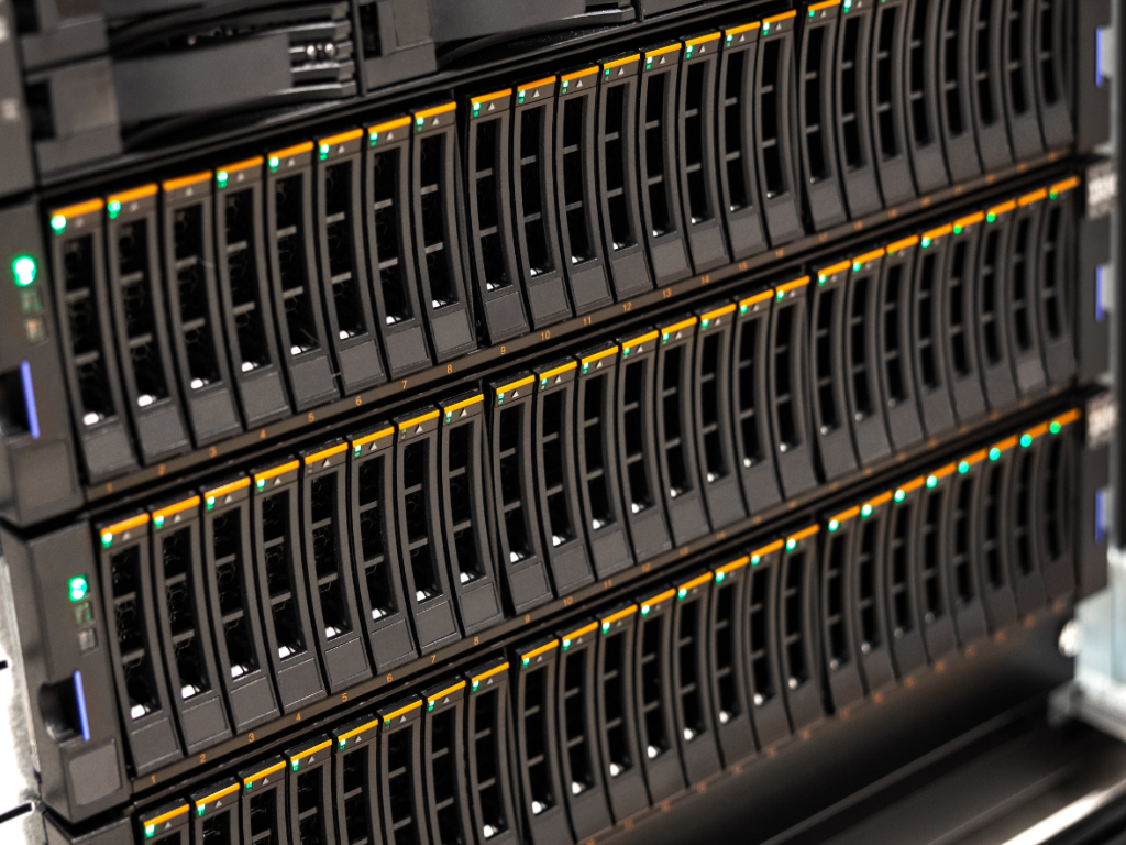 standard-large-san-disk-cabinet-in-rack-at-datacenter-BPSR5WX